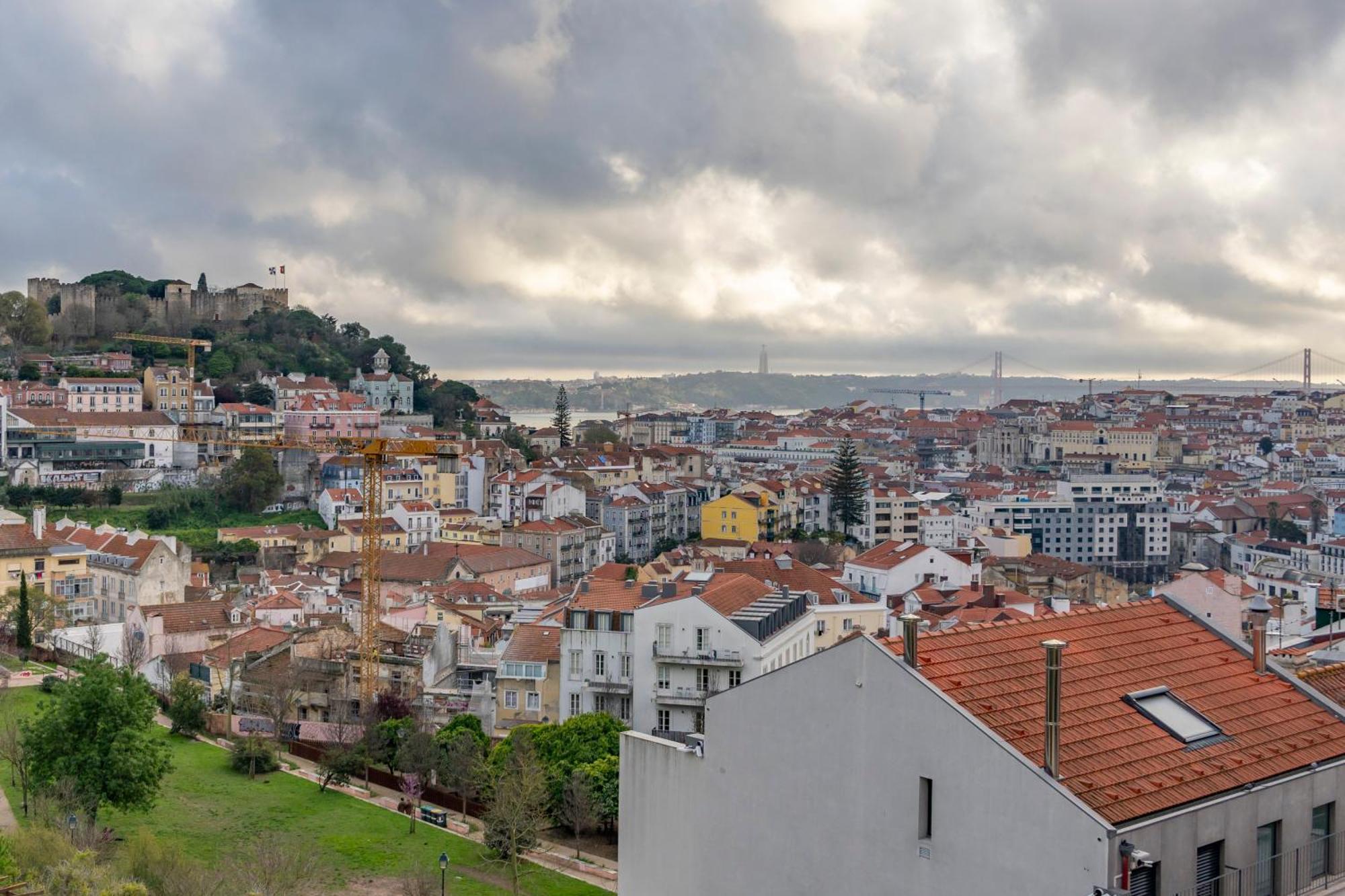 Superb Apartments Overlooking Graca In Lisboa Exterior foto