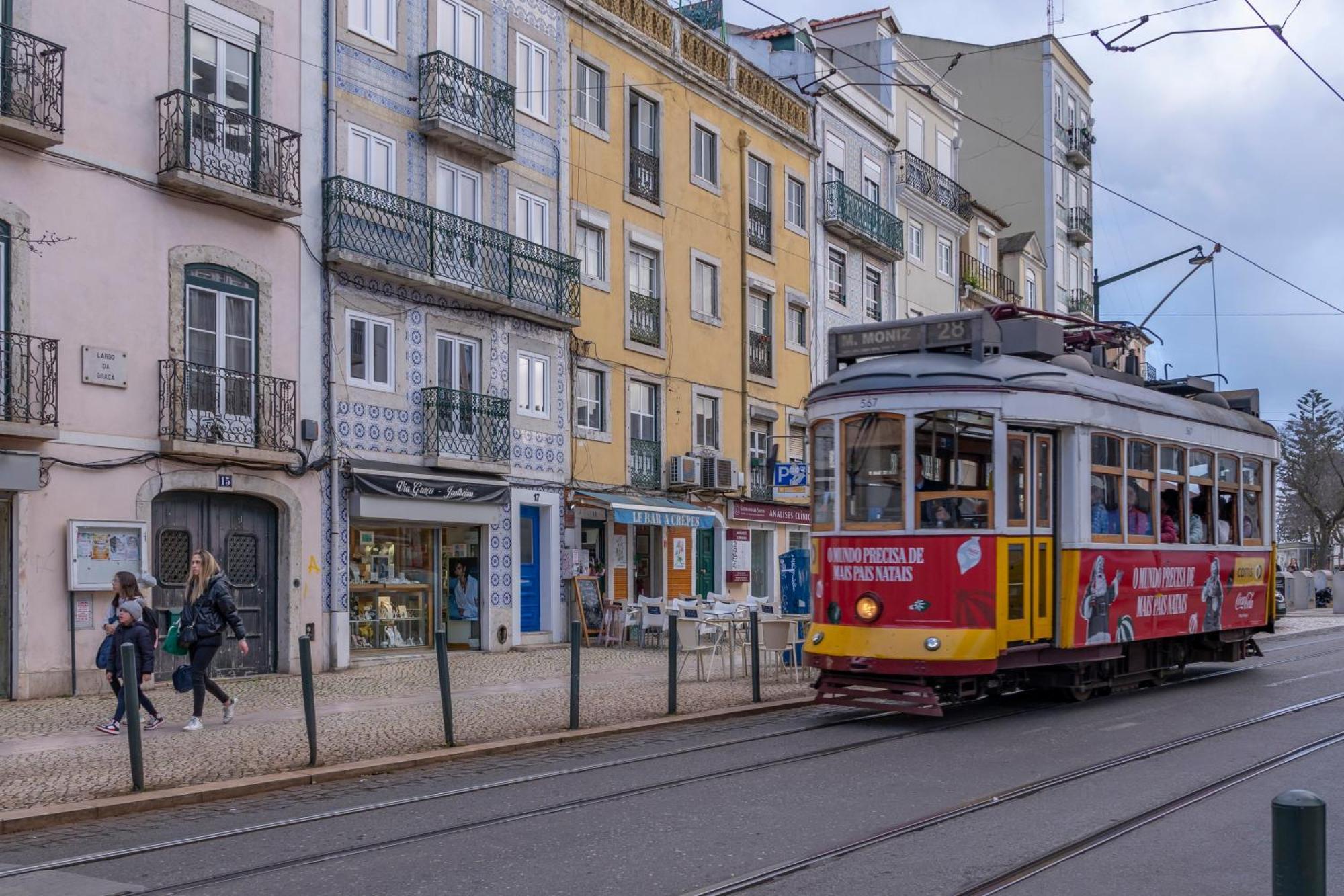 Superb Apartments Overlooking Graca In Lisboa Exterior foto